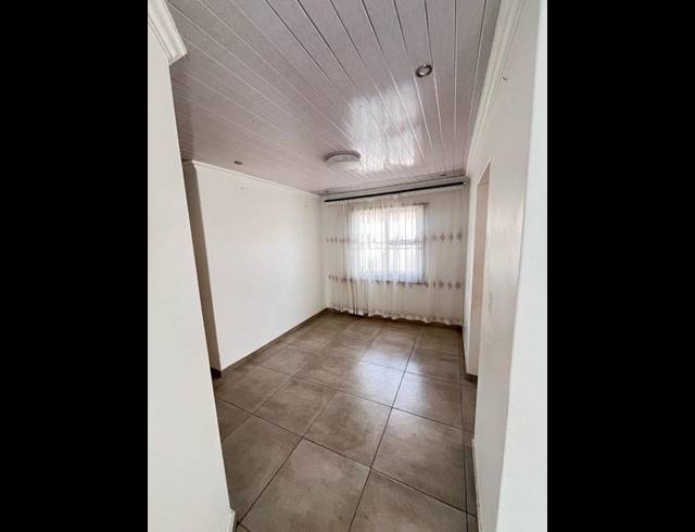 5 BEDROOM HOUSE FOR SALE IN EIKENHOF